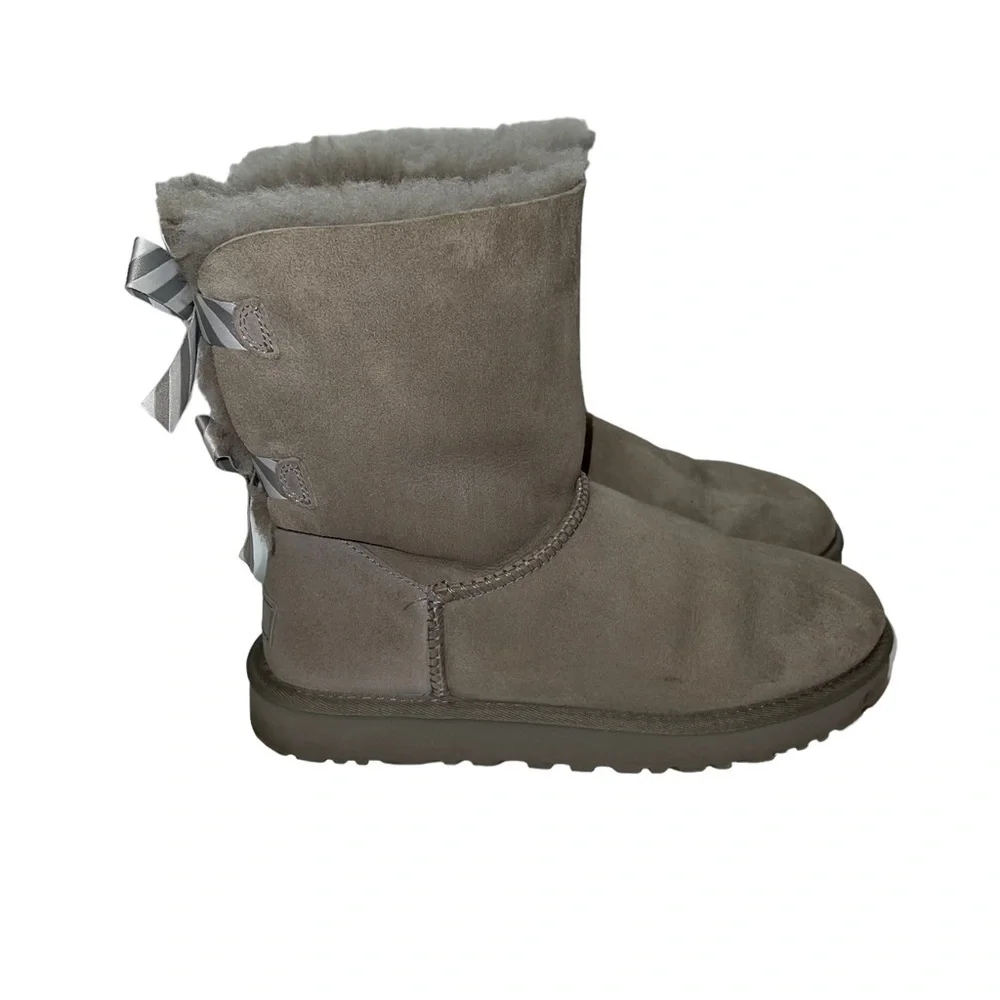 UGG Bailey Bow Diagonal Stripe Woman Boots Size 8